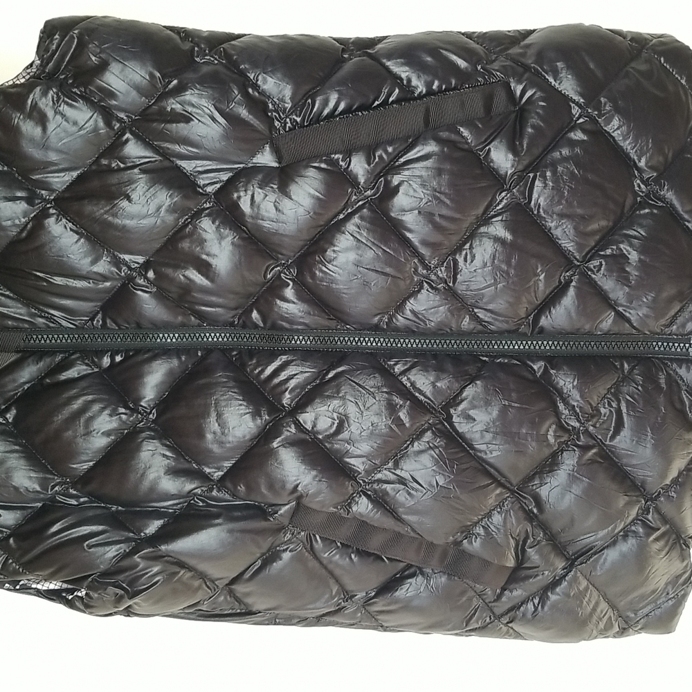 Lululemon The Fluffiest Vest in Black/Ziggy Snake Butter Pink Black - Picture 6 of 7